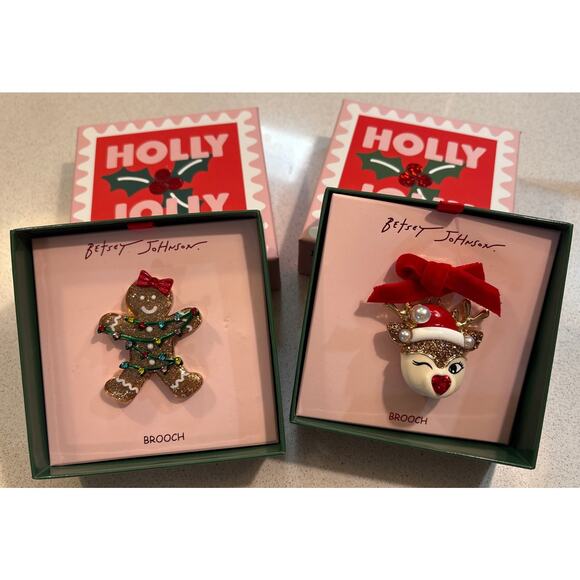 NIB Betsey Johnson Set Winking Reindeer & Gingerbread Girl Brooch Pin Gift Box - Picture 2 of 13